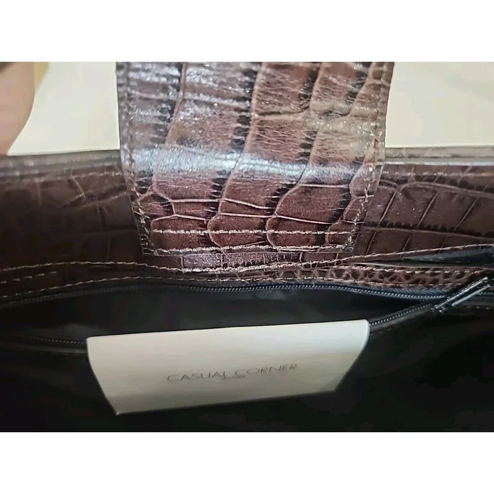 Casual Corner Leather Handbag Purse Crocodile Design Brown w/ Silver Hardware
